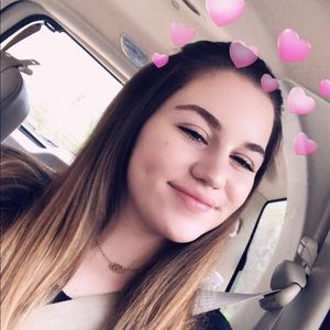 Meet your Posher, Emilee